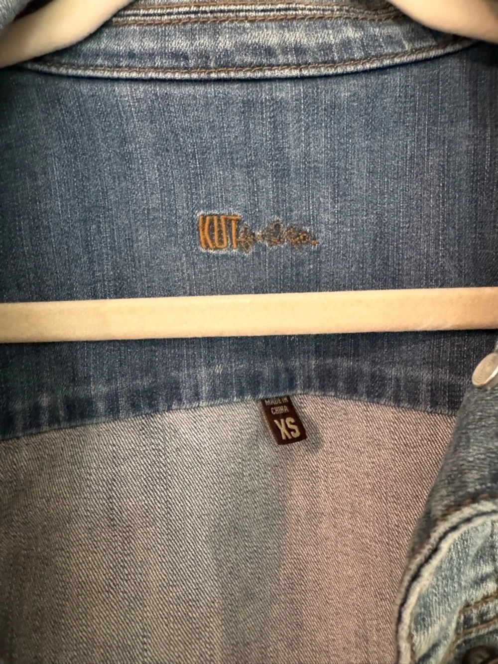 Kut from the Kloth Helena denim jacket - Picture 4 of 6